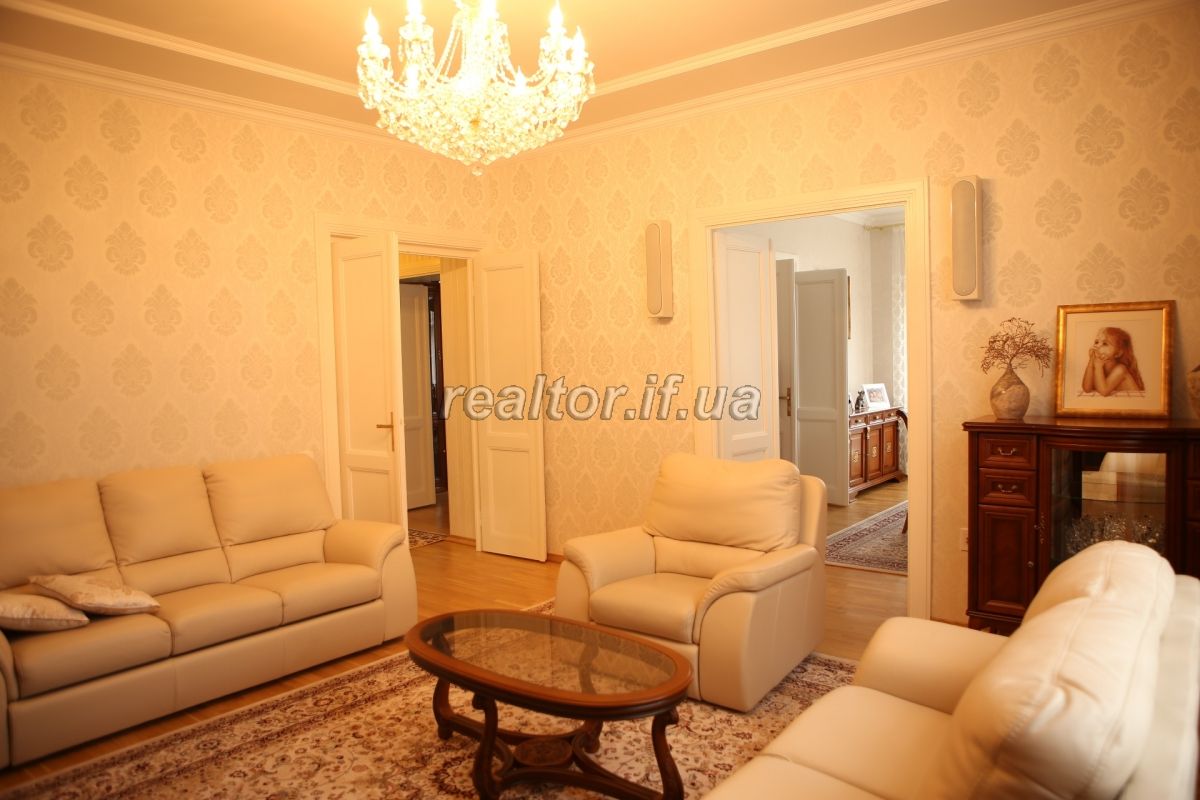 Prodazh_budynku_dlya_velykoyi_sim«yi_v_tsentri_Ivano-Frankivska_z_kapitalnym_remontom_21581_40_1654765471.jpeg