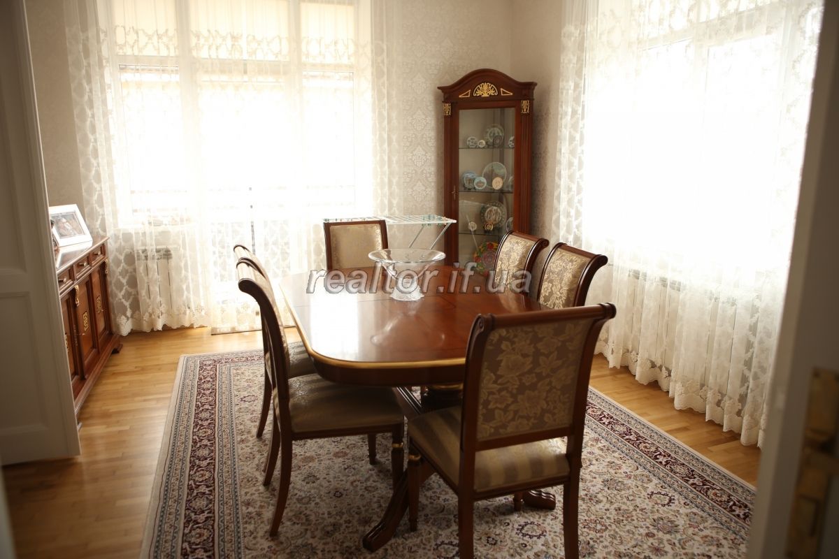 Prodazh_budynku_dlya_velykoyi_sim«yi_v_tsentri_Ivano-Frankivska_z_kapitalnym_remontom_21581_41_1654765472.jpeg