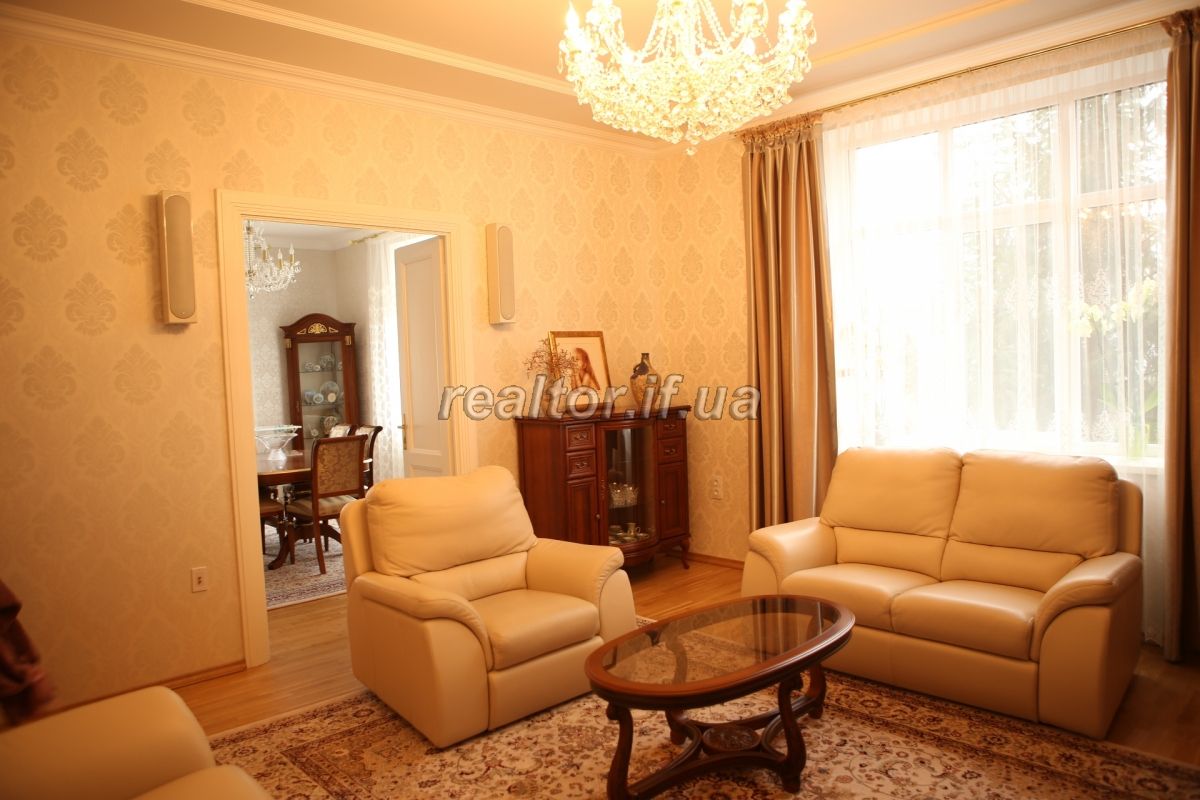 Prodazh_budynku_dlya_velykoyi_sim«yi_v_tsentri_Ivano-Frankivska_z_kapitalnym_remontom_21581_42_1654765472.jpeg