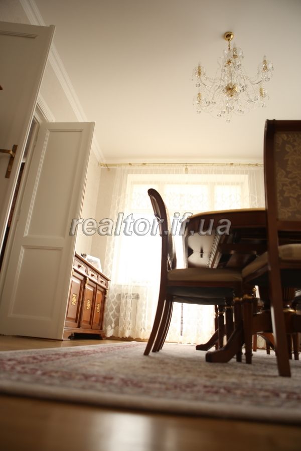 Prodazh_budynku_dlya_velykoyi_sim«yi_v_tsentri_Ivano-Frankivska_z_kapitalnym_remontom_21581_5_1654765461.jpeg