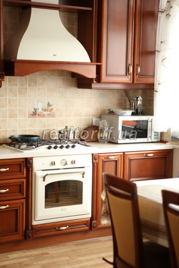 Prodazh_budynku_dlya_velykoyi_sim«yi_v_tsentri_Ivano-Frankivska_z_kapitalnym_remontom_21581_7_1654765462.jpeg