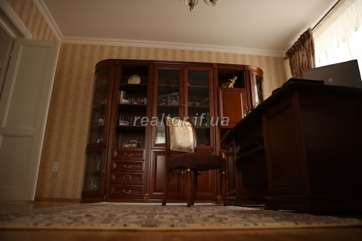 Prodazh_budynku_dlya_velykoyi_sim«yi_v_tsentri_Ivano-Frankivska_z_kapitalnym_remontom_21581_9_1654765462.jpeg