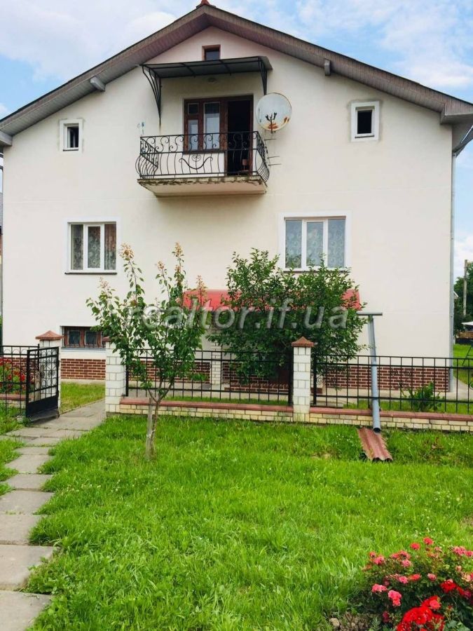 Verkauf eines bezugsfertigen Hauses mit Reparaturen im Dorf Ughryniv