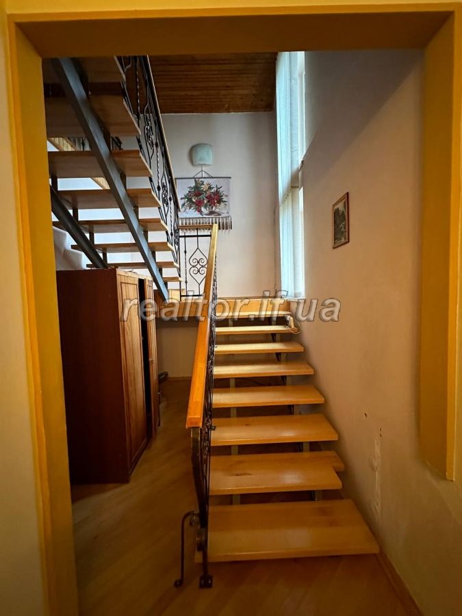 Prodazh_budynku_hotovoho_do_prozhyvannya_z_remontom_v_seli_Uhryniv__22704_23_1698774038.jpeg