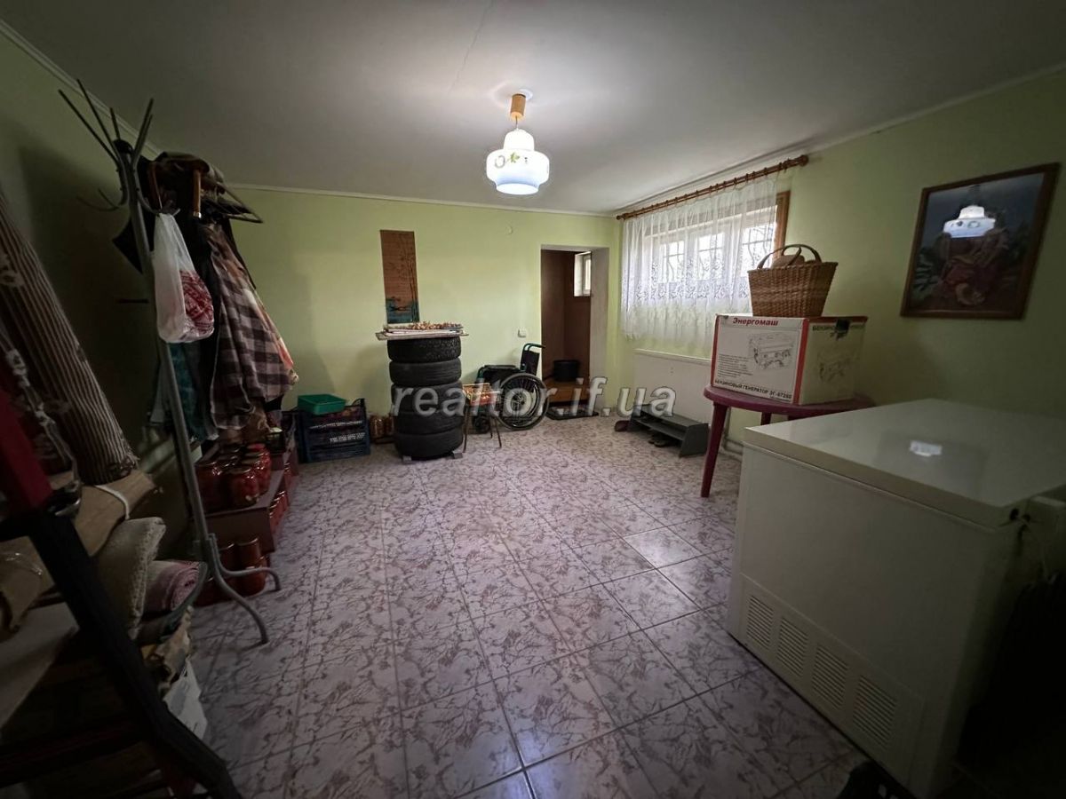 Prodazh_budynku_hotovoho_do_prozhyvannya_z_remontom_v_seli_Uhryniv__22704_39_1698774041.jpeg