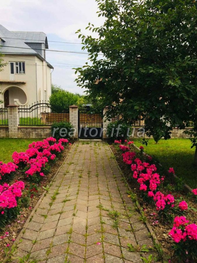 Prodazh_budynku_hotovoho_do_prozhyvannya_z_remontom_v_seli_Uhryniv__22704_8_1698774036.jpeg