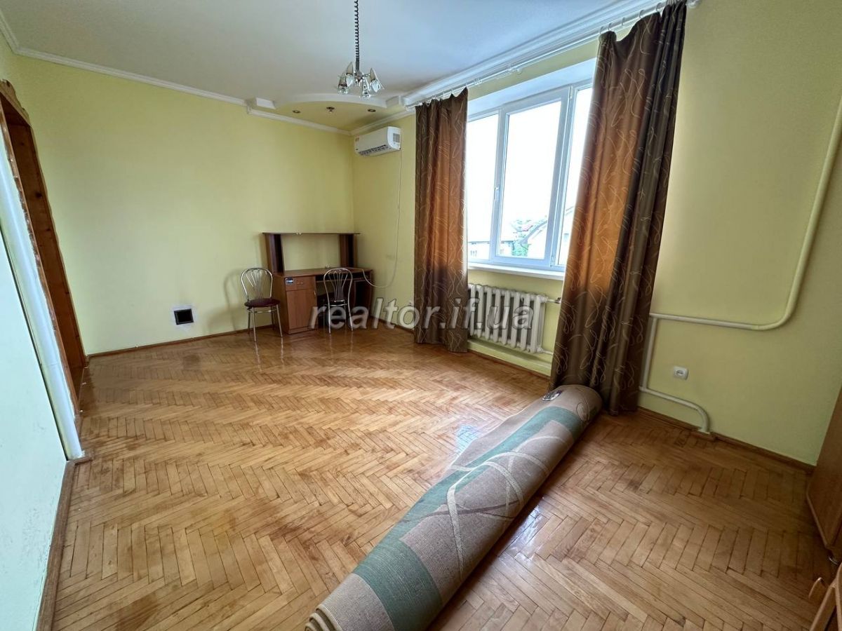 Prodazh_budynku_v_Uhornykakh_velykoyi_ploshchi_z_remontom_ta_meblyamy_22441_13_1686579452.jpeg