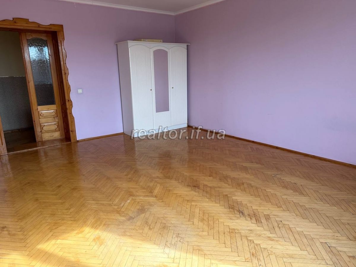 Prodazh_budynku_v_Uhornykakh_velykoyi_ploshchi_z_remontom_ta_meblyamy_22441_20_1686579454.jpeg