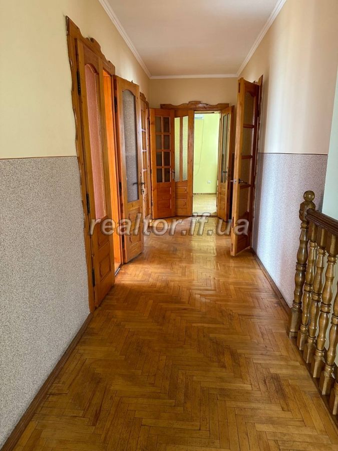 Prodazh_budynku_v_Uhornykakh_velykoyi_ploshchi_z_remontom_ta_meblyamy_22441_21_1686579454.jpeg