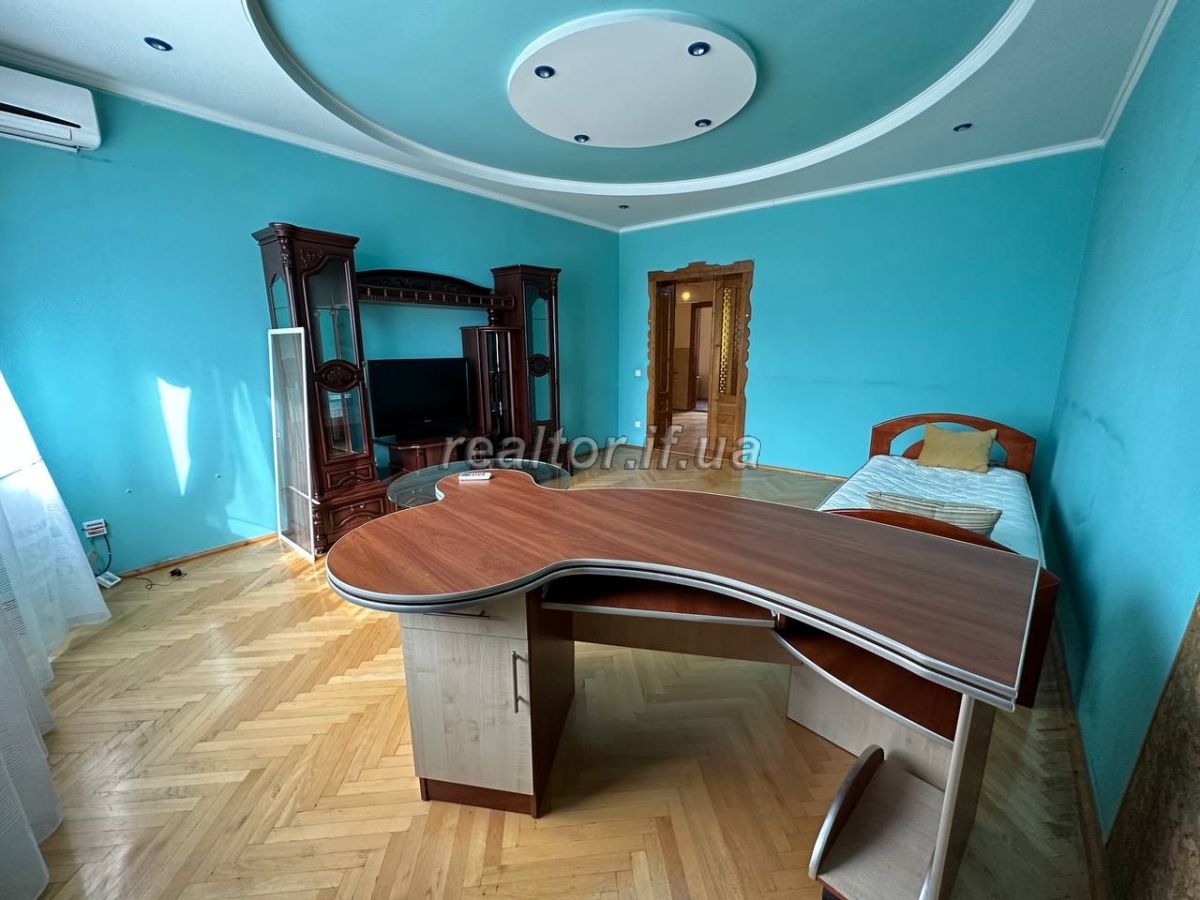 Prodazh_budynku_v_Uhornykakh_velykoyi_ploshchi_z_remontom_ta_meblyamy_22441_25_1686579454.jpeg