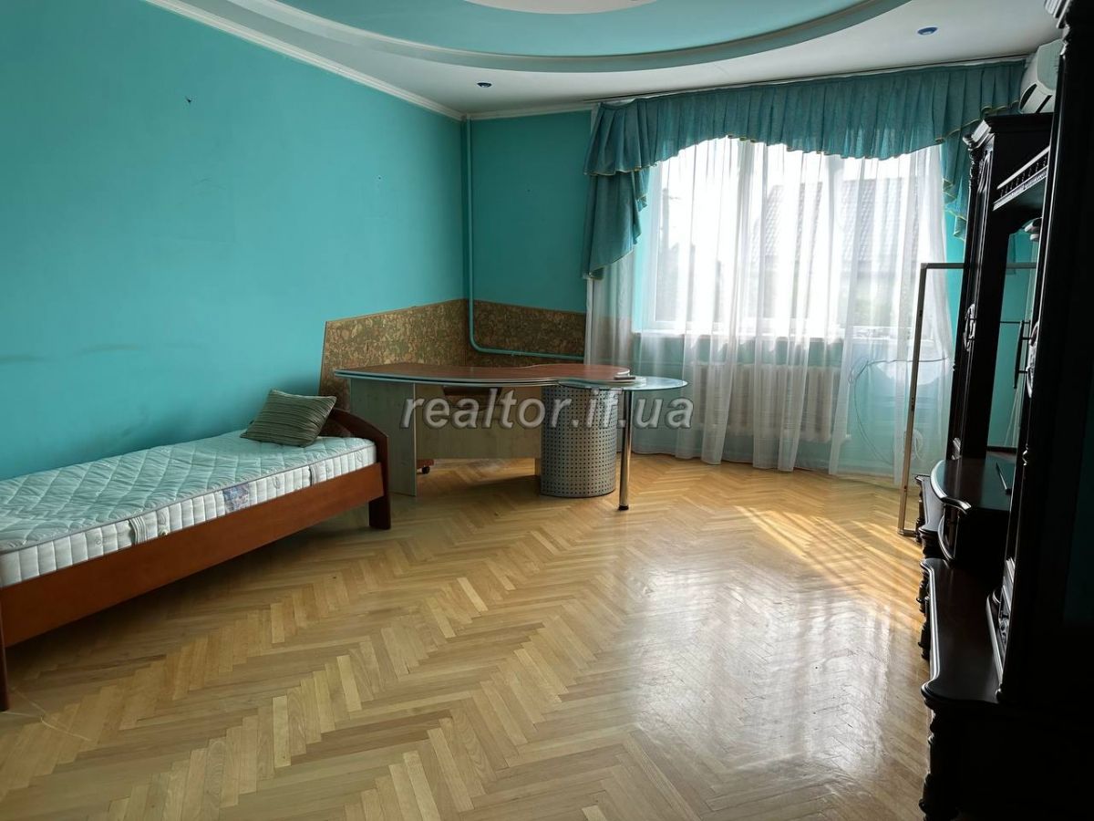Prodazh_budynku_v_Uhornykakh_velykoyi_ploshchi_z_remontom_ta_meblyamy_22441_27_1686579455.jpeg