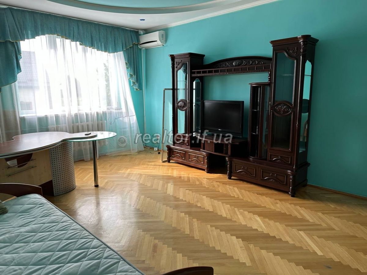 Prodazh_budynku_v_Uhornykakh_velykoyi_ploshchi_z_remontom_ta_meblyamy_22441_28_1686579455.jpeg