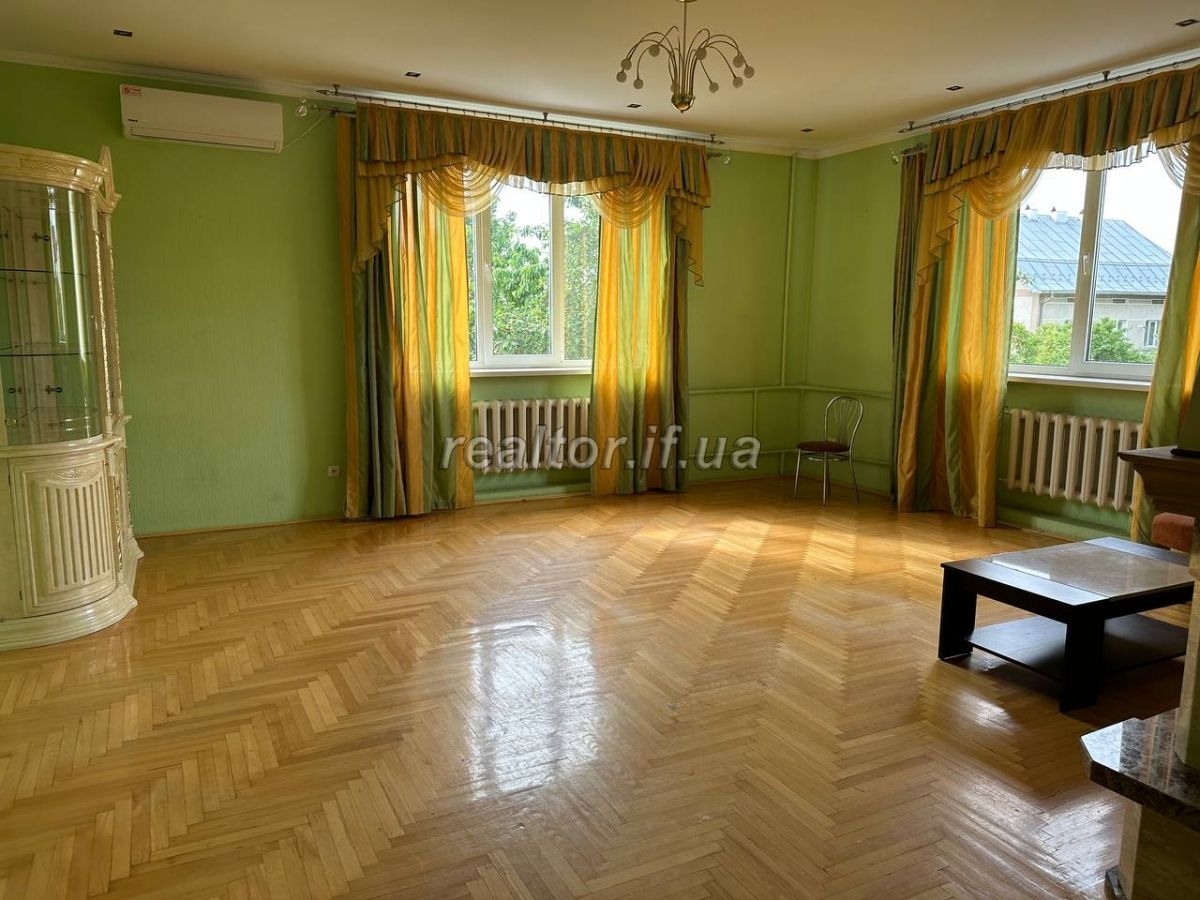 Prodazh_budynku_v_Uhornykakh_velykoyi_ploshchi_z_remontom_ta_meblyamy_22441_33_1686579455.jpeg