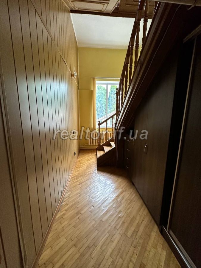 Prodazh_budynku_v_Uhornykakh_velykoyi_ploshchi_z_remontom_ta_meblyamy_22441_42_1686579457.jpeg