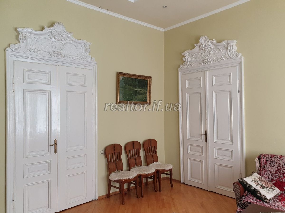 Prodazh_budynku_v_tsentri_mista_Ivano-Frankivska_z_vlasnym_podvir«yam_18054_2_1593700754.jpg
