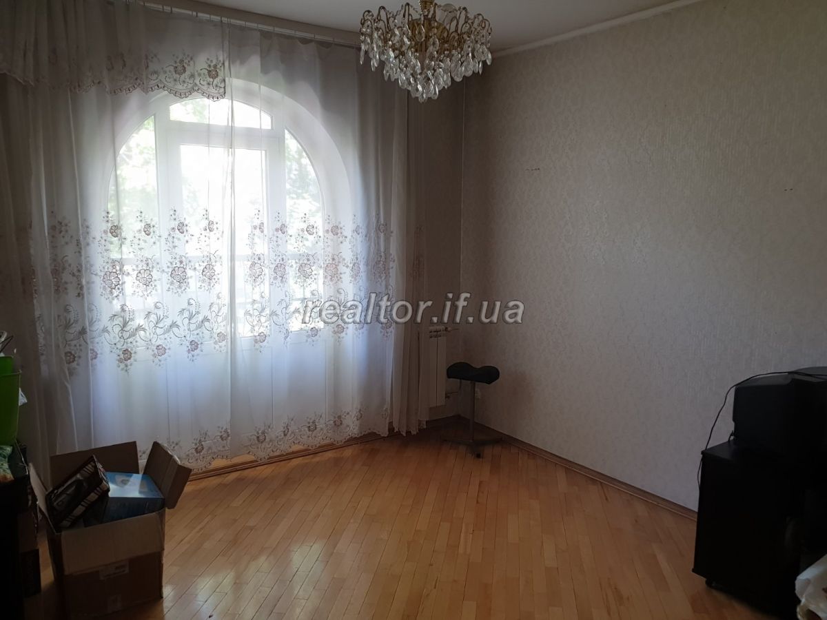 Prodazh_budynku_v_tsentri_mista_Ivano-Frankivska_z_vlasnym_podvir«yam_18054_2_1593700829.jpg