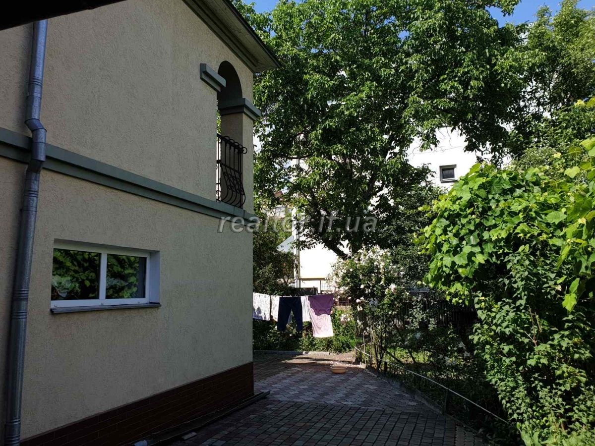 Prodazh_budynku_v_tsentri_mista_Ivano-Frankivska_z_vlasnym_podvir«yam_18054_3_1593700656.jpg