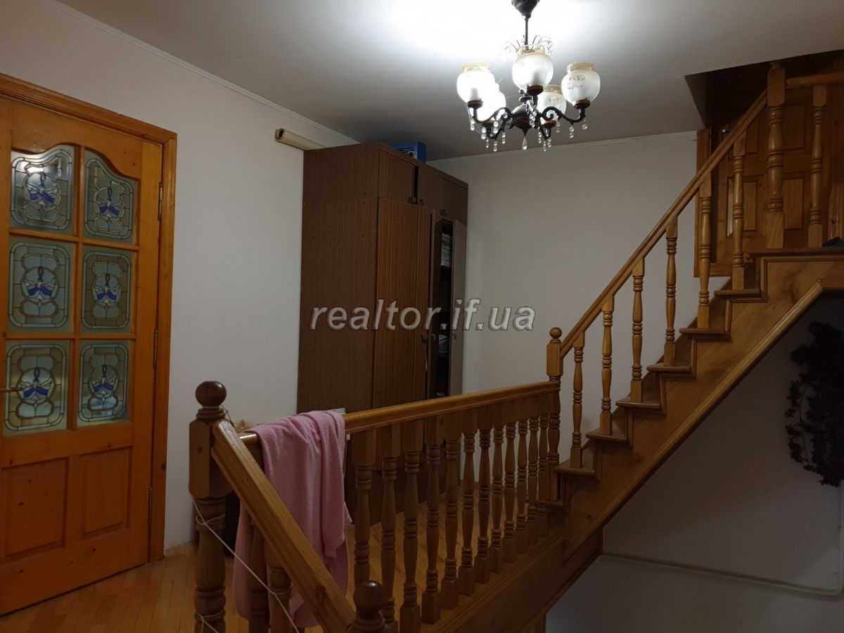 Prodazh_budynku_v_tsentri_mista_Ivano-Frankivska_z_vlasnym_podvir«yam_18054_3_1593700884.jpg