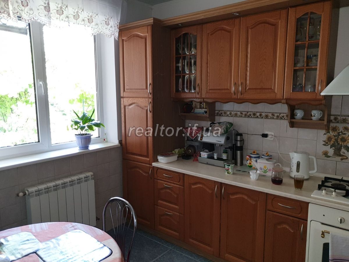 Prodazh_budynku_v_tsentri_mista_Ivano-Frankivska_z_vlasnym_podvir«yam_18054_6_1593700885.jpg