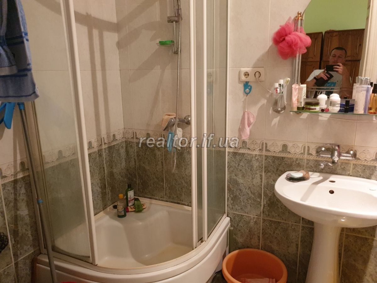 Prodazh_budynku_v_tsentri_mista_Ivano-Frankivska_z_vlasnym_podvir«yam_18054_6_1593700933.jpg
