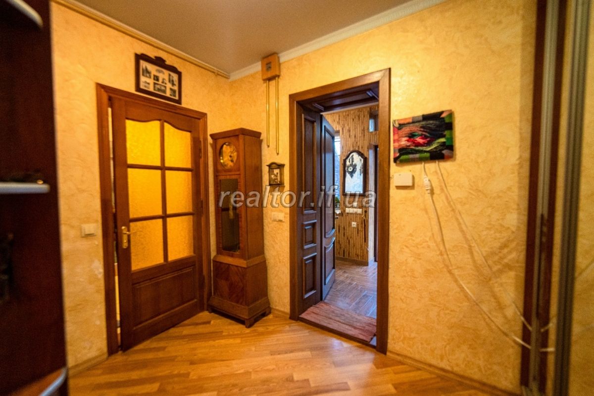 Prodazh_budynku_z_remontom_v_peredmisti_Ivano-Frankivska_-_Mykytyntsi__23534_15_1737467189.jpeg