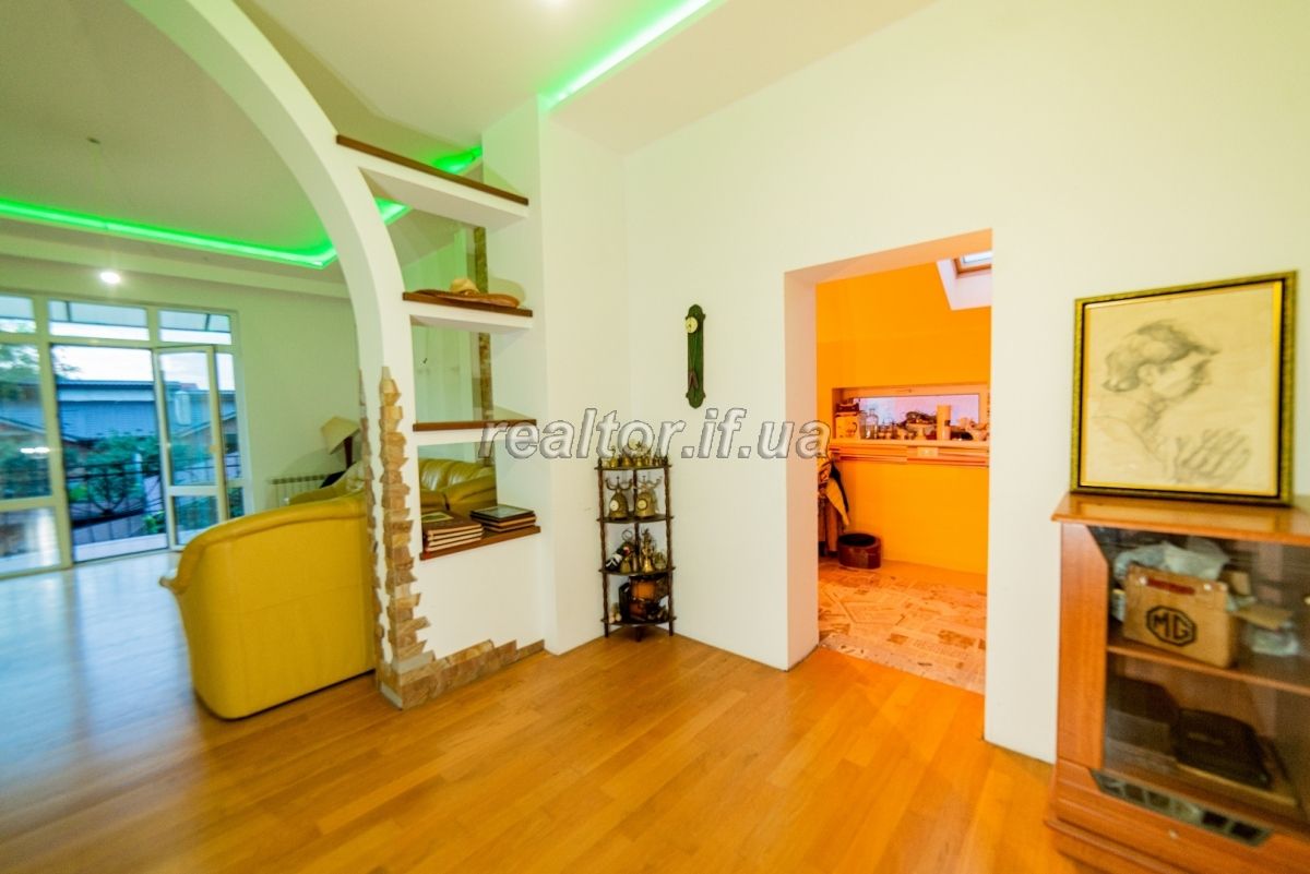 Prodazh_budynku_z_remontom_v_peredmisti_Ivano-Frankivska_-_Mykytyntsi__23534_5_1737467186.jpeg