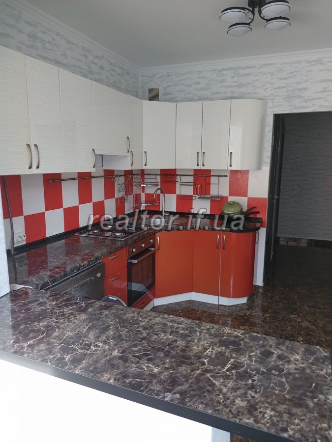 Prodazh_dvokimnatnoyi_kvartyry_z_remontom_po_vulytsi_Mykolaichuka_poruch_Arsenu_23770_8_1746516227.jpeg