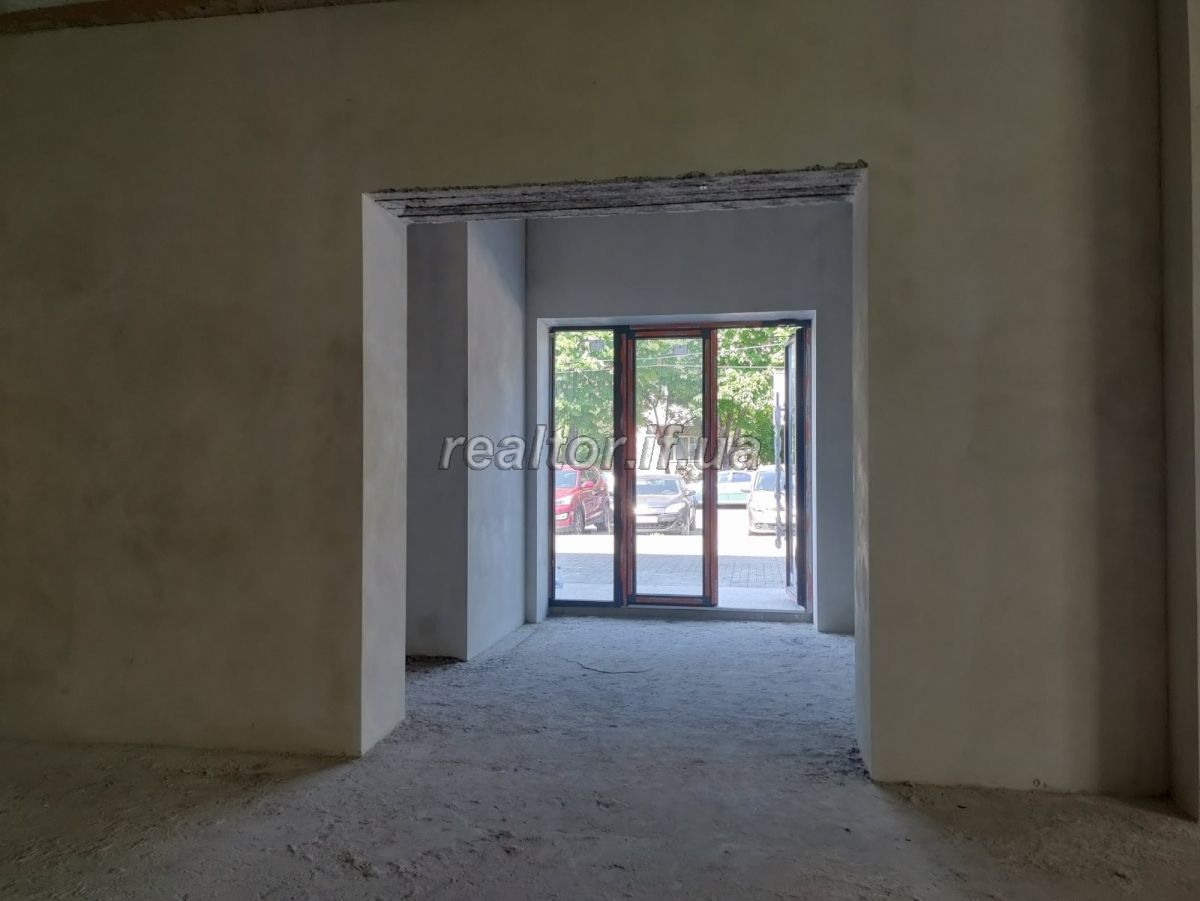 Prodazh_dvopoverkhovoho_prymishchennya_v_tsentralnii_chastyni_mista_kolyshnii_mahazyn_VOPAK_20397_8_1685714892.jpeg