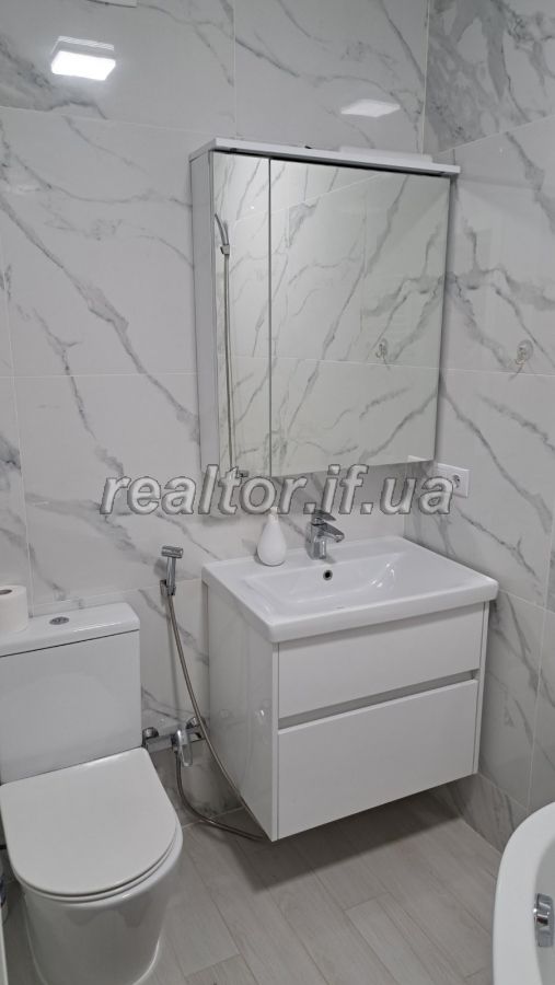 Prodazh__dvorivnevoyi_kvartyry__v_tsentralnii_chastyni_mista_poruch_z_miskym_parkom_im__Shevchenka_23470_14_1732713567.jpeg
