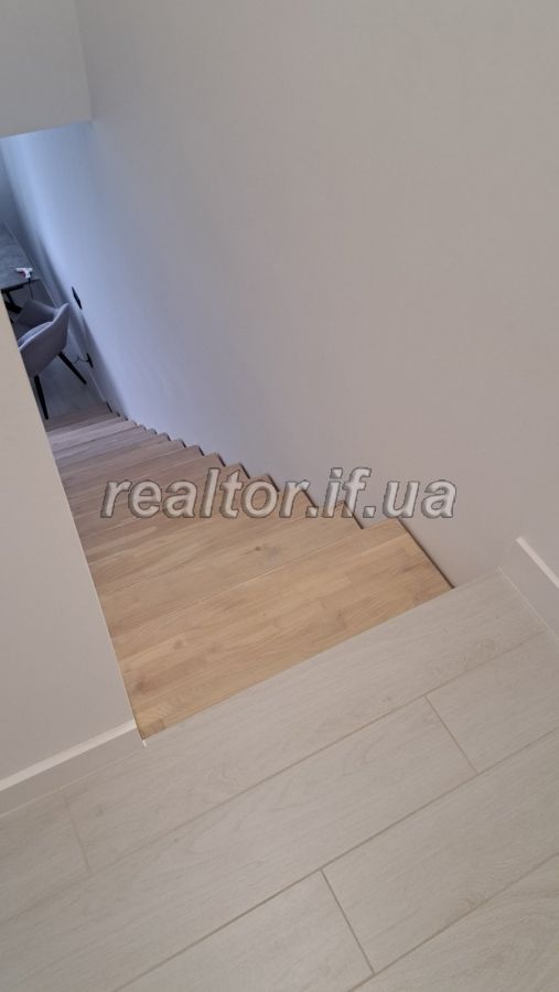 Prodazh__dvorivnevoyi_kvartyry__v_tsentralnii_chastyni_mista_poruch_z_miskym_parkom_im__Shevchenka_23470_17_1732713568.jpeg
