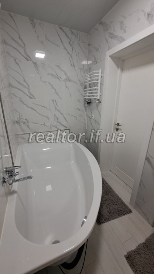 Prodazh__dvorivnevoyi_kvartyry__v_tsentralnii_chastyni_mista_poruch_z_miskym_parkom_im__Shevchenka_23470_18_1732713568.jpeg