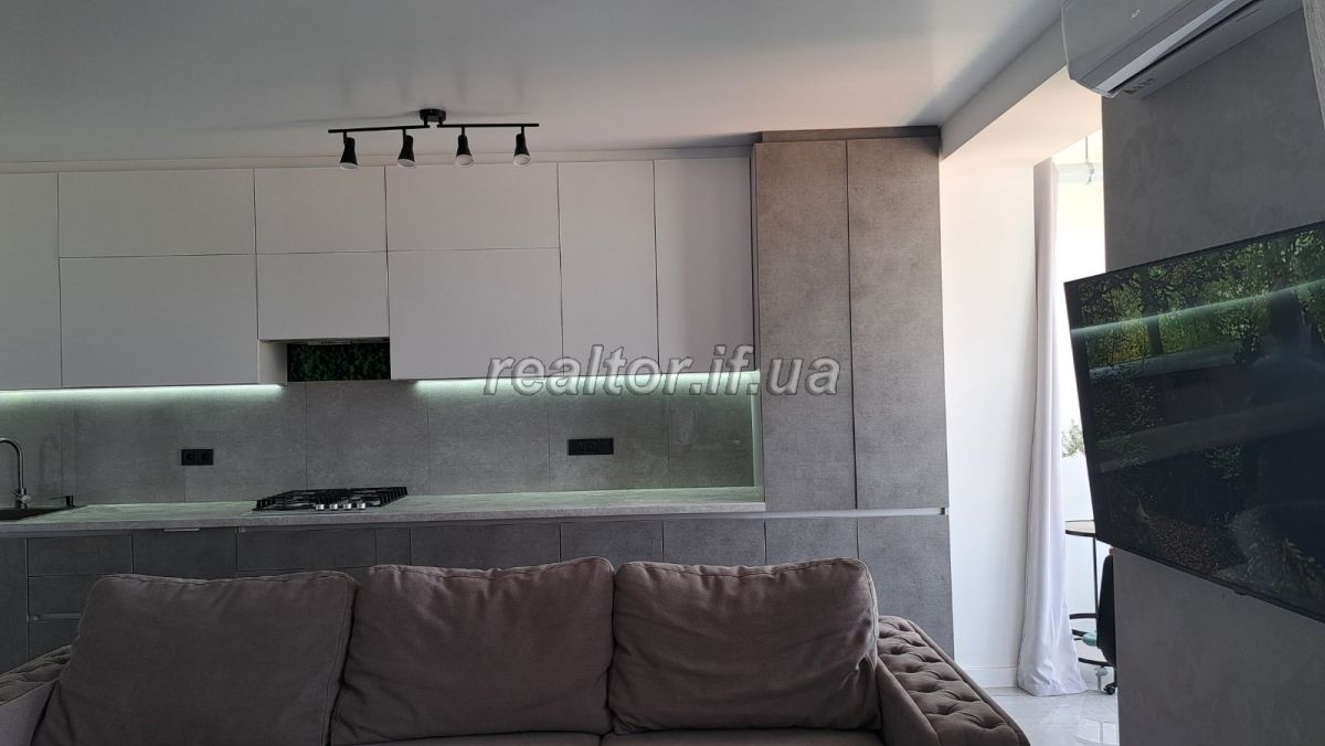Prodazh__dvorivnevoyi_kvartyry__v_tsentralnii_chastyni_mista_poruch_z_miskym_parkom_im__Shevchenka_23470_3_1732713565.jpeg