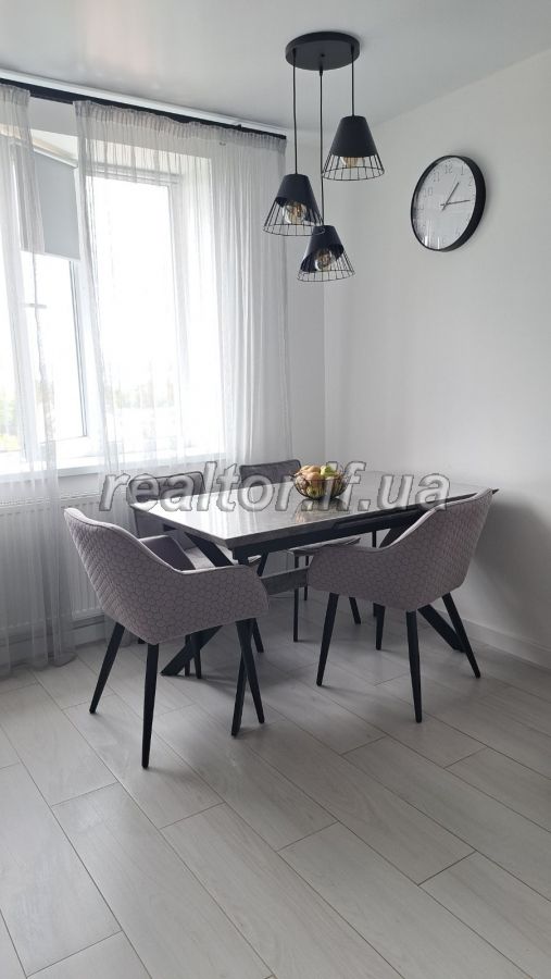 Prodazh__dvorivnevoyi_kvartyry__v_tsentralnii_chastyni_mista_poruch_z_miskym_parkom_im__Shevchenka_23470_4_1732713566.jpeg
