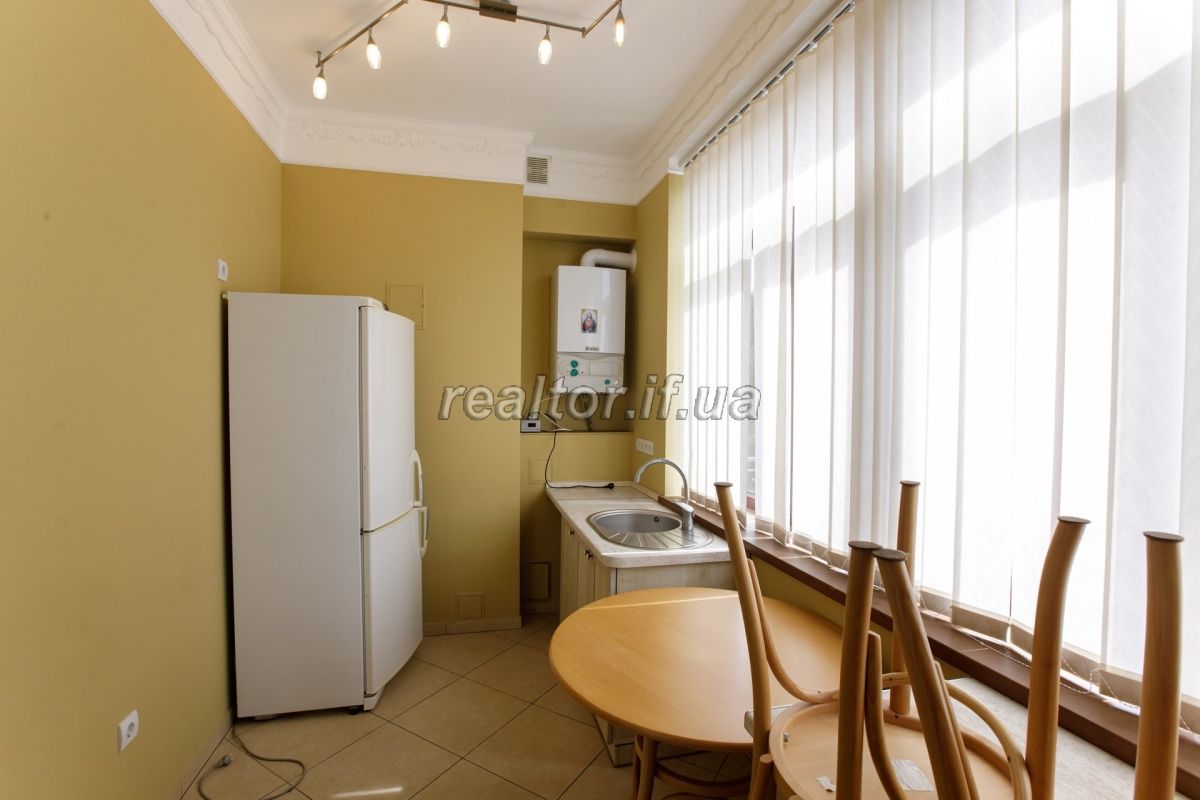 Prodazh_eksklyuzyvnoyi_kvartyry_v_budynku_na_dvi_sim«yi_iz_zakrytoyu_terytoriyeyu_po_vulytsi_Shopena_18450_10_1625841299.jpeg