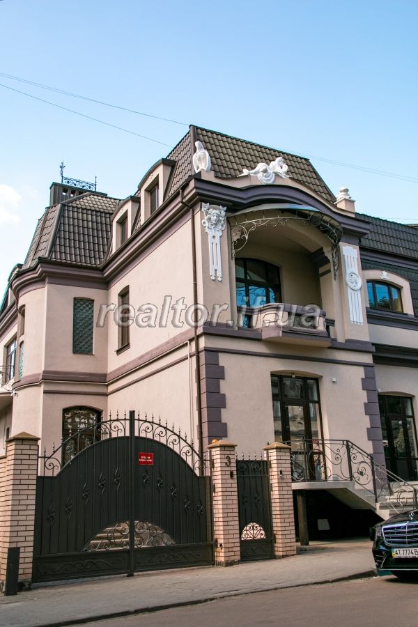 Prodazh_eksklyuzyvnoyi_kvartyry_v_budynku_na_dvi_simyi_iz_zakrytoyu_terytoriyeyu_po_vulytsi_Shopena_18450_10_1599665824.jpg
