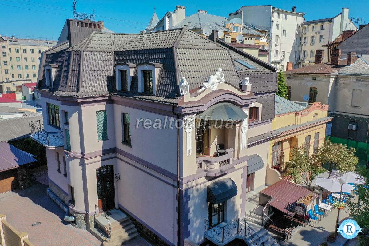 Prodazh_eksklyuzyvnoyi_kvartyry_z_yakisnym_remontom_ta_harazhem_v_tsentri_mista_po_vulytsi_Shopena_18451_0_1636641725.jpeg