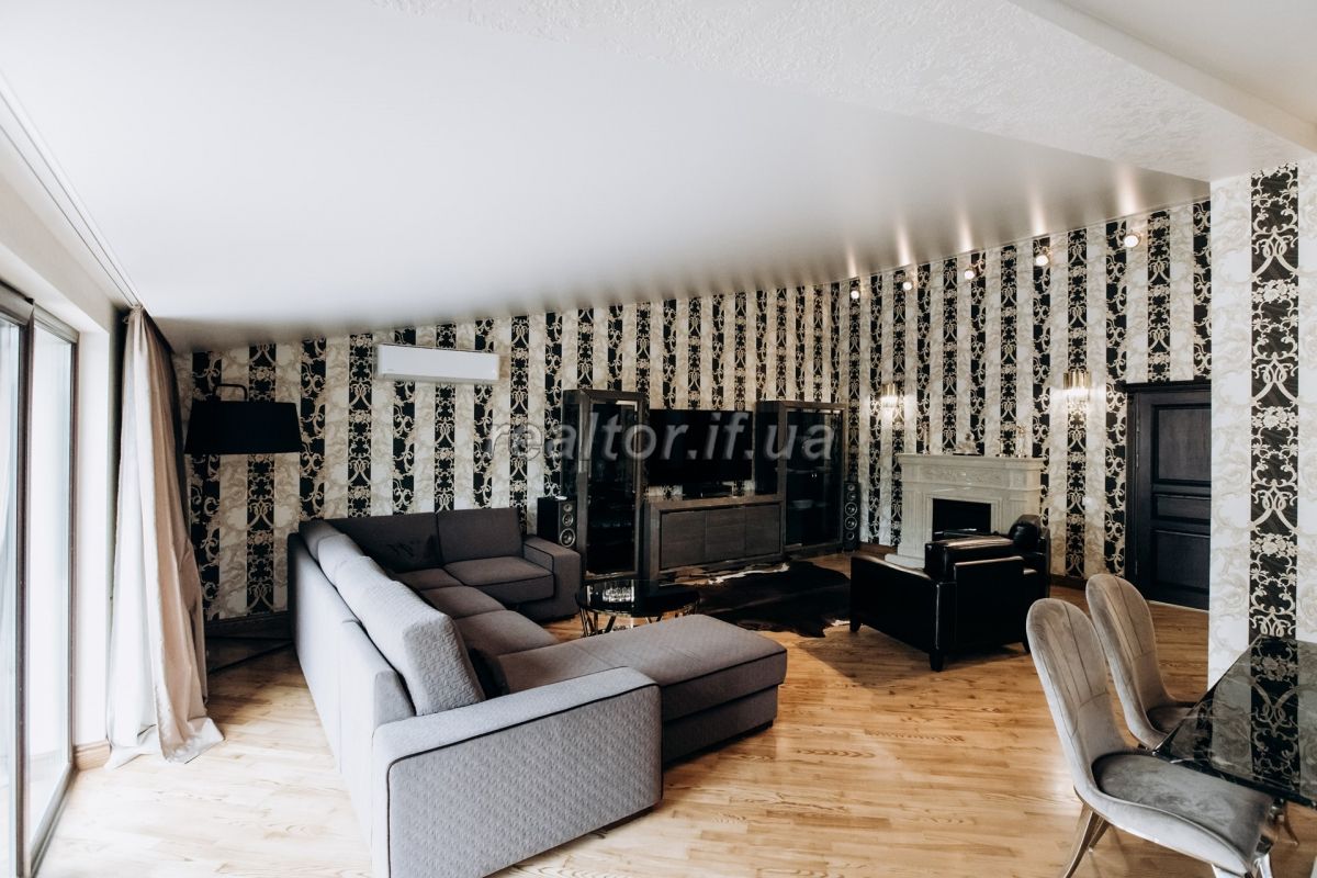 Prodazh_eksklyuzyvnoyi_kvartyry_z_yakisnym_remontom_ta_harazhem_v_tsentri_mista_po_vulytsi_Shopena_18451_18_1626701963.jpeg