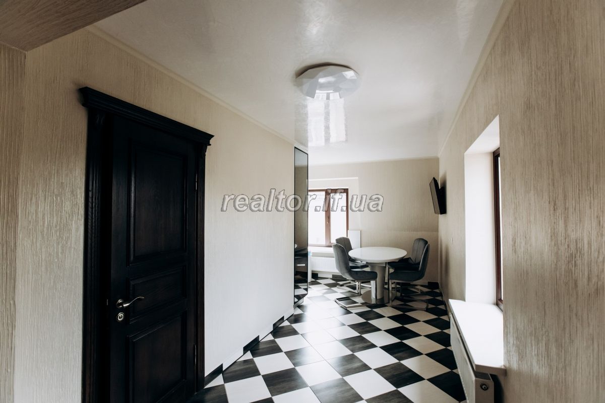 Prodazh_eksklyuzyvnoyi_kvartyry_z_yakisnym_remontom_ta_harazhem_v_tsentri_mista_po_vulytsi_Shopena_18451_19_1626701963.jpeg