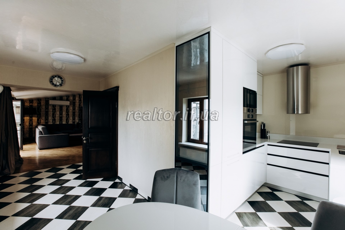 Prodazh_eksklyuzyvnoyi_kvartyry_z_yakisnym_remontom_ta_harazhem_v_tsentri_mista_po_vulytsi_Shopena_18451_1_1626701957.jpeg