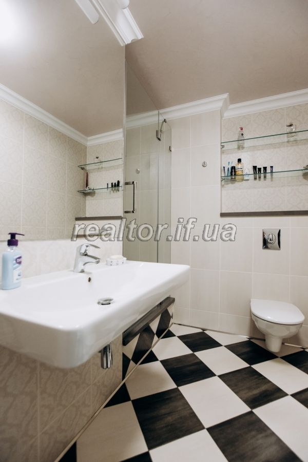 Prodazh_eksklyuzyvnoyi_kvartyry_z_yakisnym_remontom_ta_harazhem_v_tsentri_mista_po_vulytsi_Shopena_18451_2_1626701958.jpeg