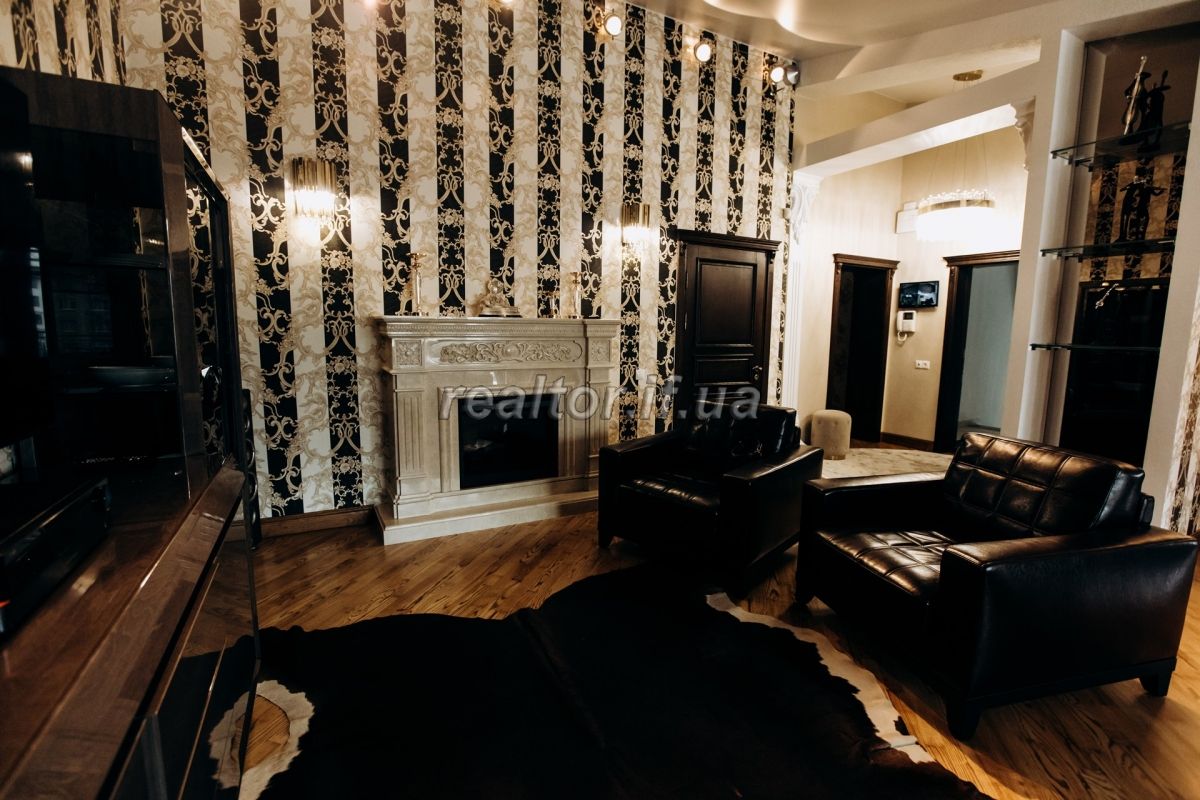 Prodazh_eksklyuzyvnoyi_kvartyry_z_yakisnym_remontom_ta_harazhem_v_tsentri_mista_po_vulytsi_Shopena_18451_37_1626701969.jpeg