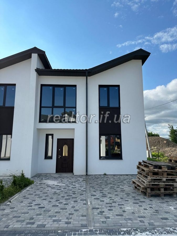 Prodazh_kutovoho_taunkhasa_iz_bilshoyu_zemelnoyu_dilyankoyu_v_seli_Krykhivtsi_22490_1_1688028102.jpeg