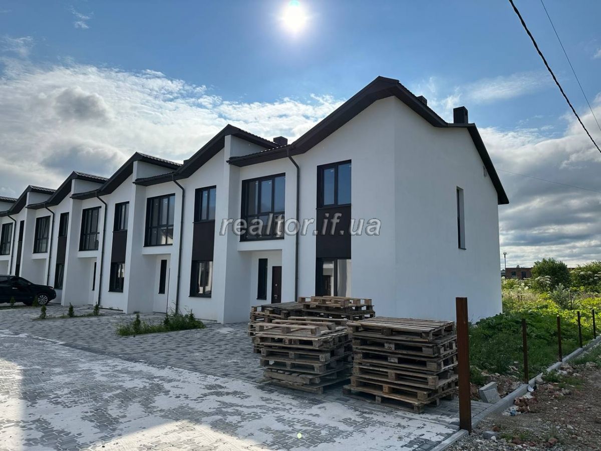 Prodazh_kutovoho_taunkhasa_iz_bilshoyu_zemelnoyu_dilyankoyu_v_seli_Krykhivtsi_22490_2_1688028103.jpeg