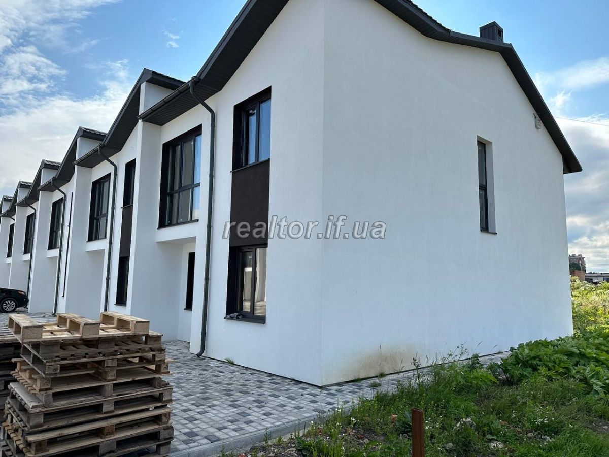 Prodazh_kutovoho_taunkhasa_iz_bilshoyu_zemelnoyu_dilyankoyu_v_seli_Krykhivtsi_22490_3_1688028103.jpeg
