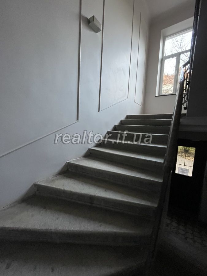 Prodazh_kvartyry_v_avstriiskomu_budynku_v_tsentri_mista_po_vulytsi_Tolstoho_20944_1_1635758907.jpeg