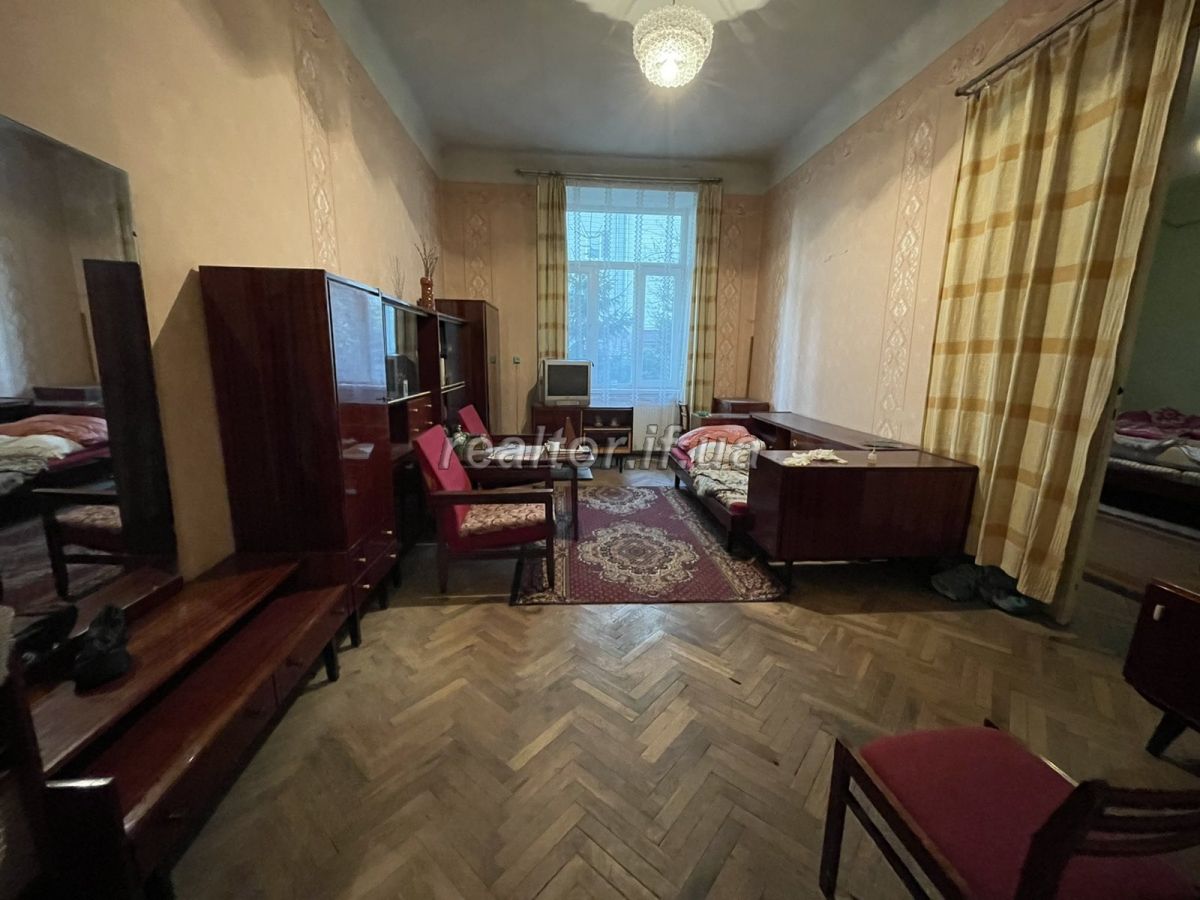 Prodazh_kvartyry_v_avstriiskomu_budynku_v_tsentri_mista_po_vulytsi_Tolstoho_20944_3_1635758908.jpeg