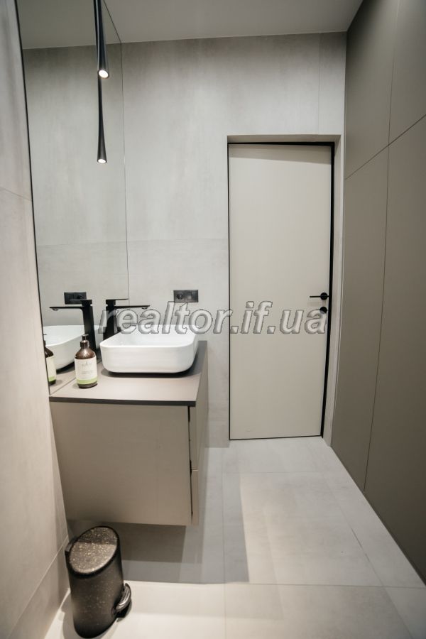 Prodazh_kvartyry_v_budynku_elit_klasu_na_berezi_miskoho_ozera_po_vulytsi_Hetmana_Mazepy_22834_5_1705052431.jpeg
