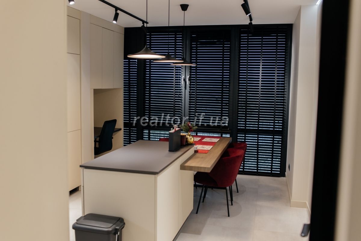 Prodazh_kvartyry_v_budynku_elit_klasu_na_berezi_miskoho_ozera_po_vulytsi_Hetmana_Mazepy_22834_7_1705052432.jpeg