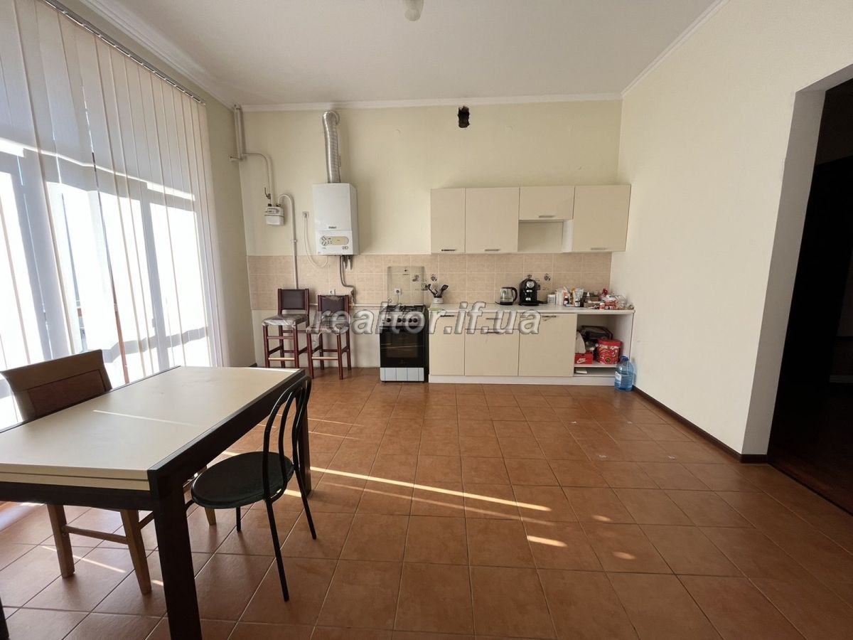Verkauf einer Wohnung in einem Clubgebäude im Pioneer Park-Areal