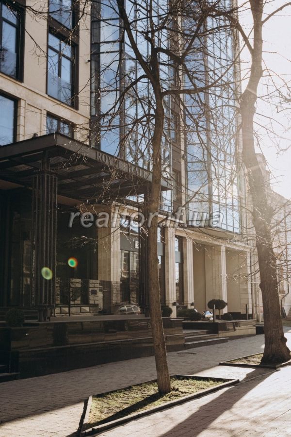 Prodazh_kvartyry_v_elitnomu_budynku_biznes_klasu_Royal_Hall_-_vulytsya_Shevchena_23598_5_1740584027.jpeg